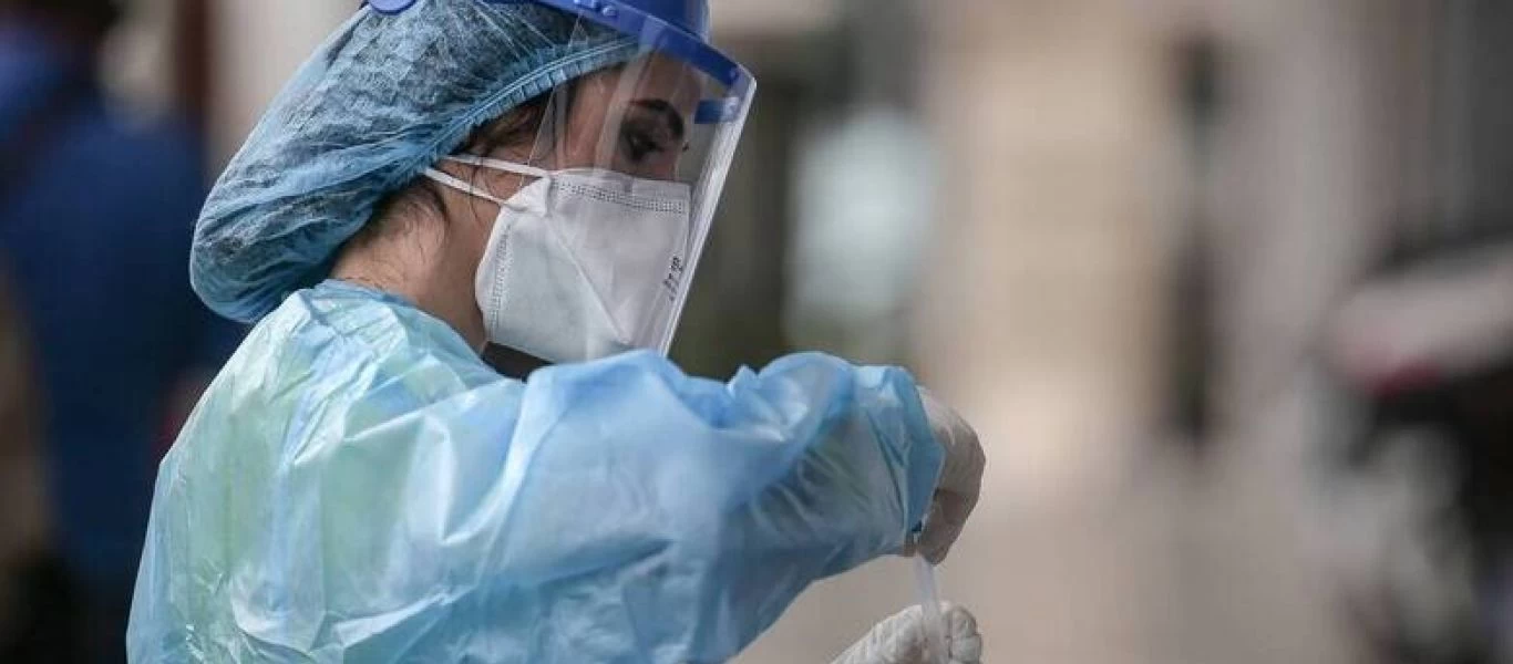 Μετάλλαξη Ομικρον: Αυτά είναι τα συμπτώματα που νιώθει κανείς τις πρώτες μέρες